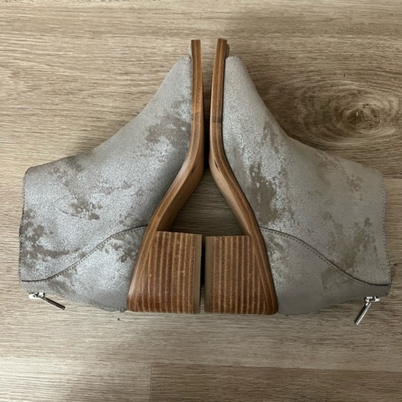 Sole Society So Tabbie Gray Ankle Boot with Open Toes and Back Zip - Picture 4 of 13